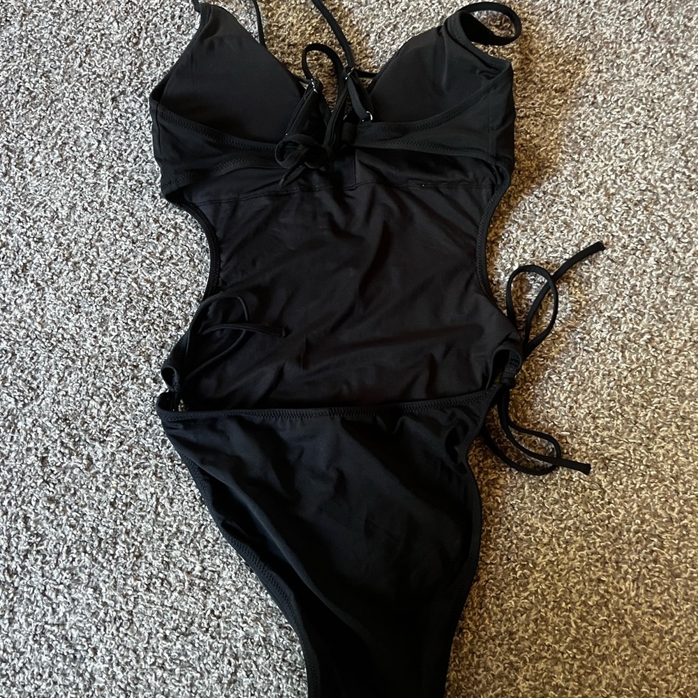 Dobreva One-Piece, backless Swimsuit - Picture 2 of 3